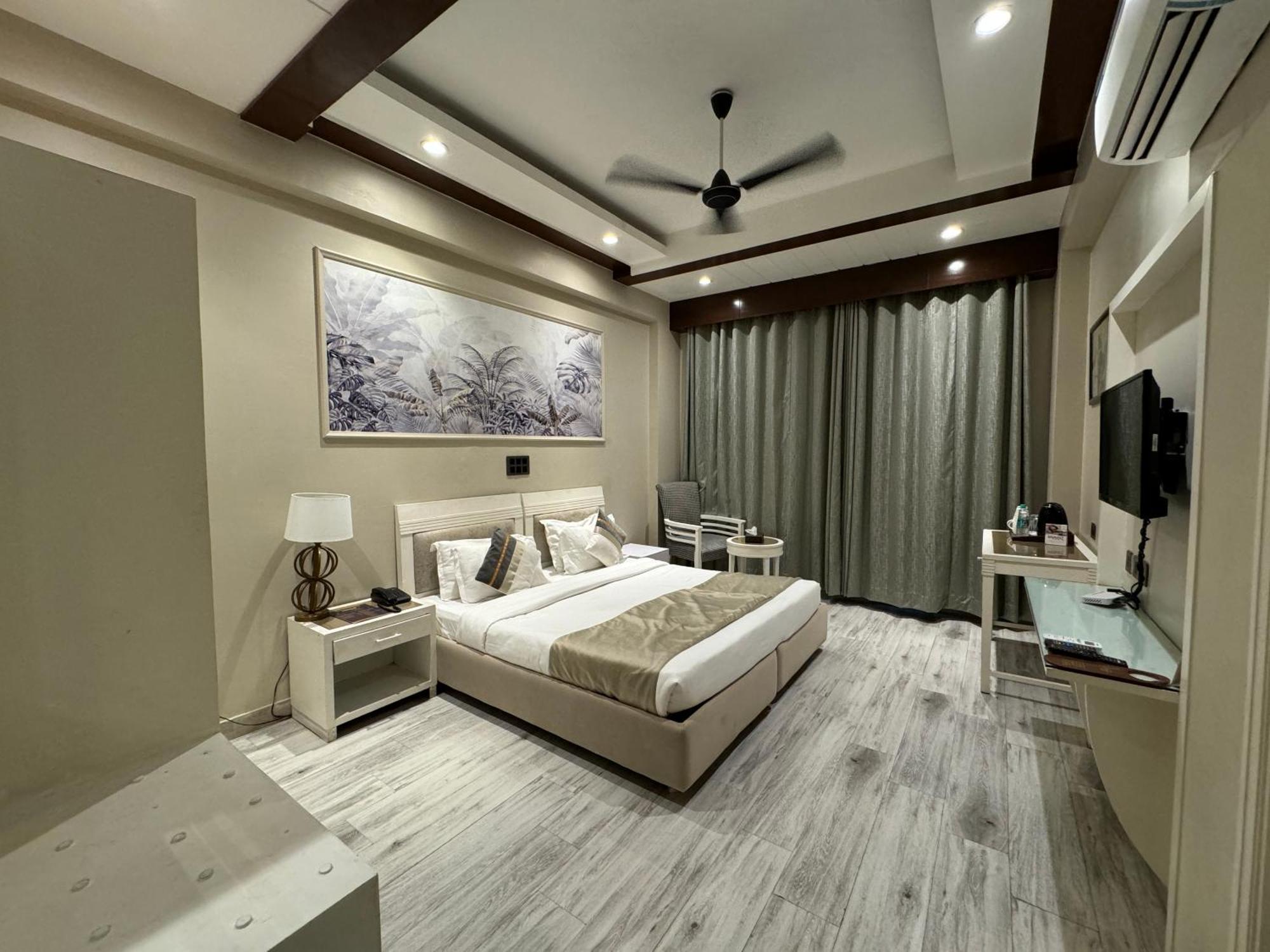 Skon Boutique By Orion Hotels Нью-Дели Экстерьер фото